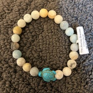 NWT beaded turtle bracelet